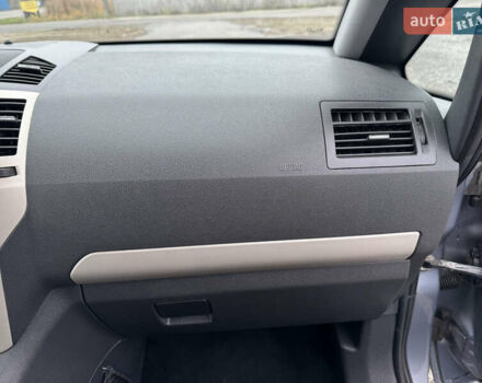 Серый Опель Зафира, объемом двигателя 1.91 л и пробегом 176 тыс. км за 6500 $, фото 56 на Automoto.ua