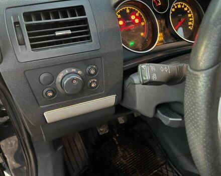 Серый Опель Зафира, объемом двигателя 1.9 л и пробегом 281 тыс. км за 2800 $, фото 15 на Automoto.ua