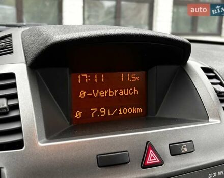 Серый Опель Зафира, объемом двигателя 1.6 л и пробегом 149 тыс. км за 5750 $, фото 104 на Automoto.ua