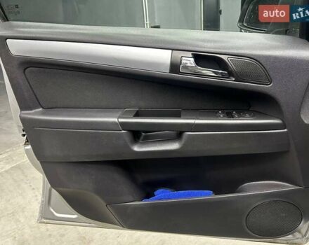 Серый Опель Зафира, объемом двигателя 1.8 л и пробегом 263 тыс. км за 6500 $, фото 6 на Automoto.ua