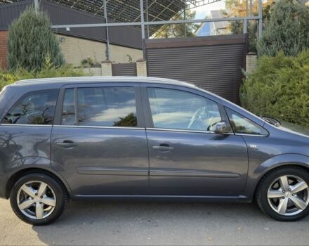 Серый Опель Зафира, объемом двигателя 1.9 л и пробегом 298 тыс. км за 3290 $, фото 3 на Automoto.ua