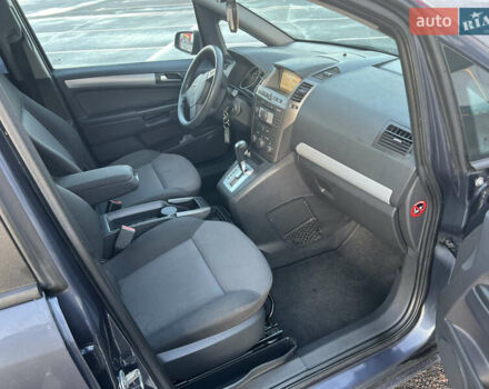 Серый Опель Зафира, объемом двигателя 1.9 л и пробегом 300 тыс. км за 6199 $, фото 14 на Automoto.ua