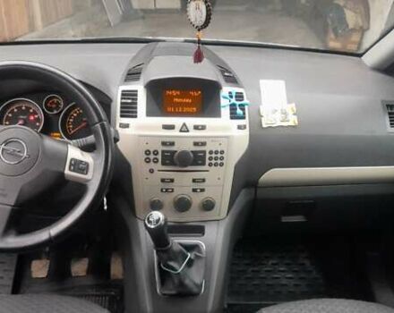 Серый Опель Зафира, объемом двигателя 1.6 л и пробегом 234 тыс. км за 5700 $, фото 6 на Automoto.ua