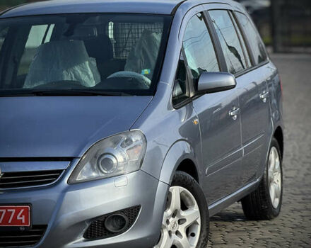 Серый Опель Зафира, объемом двигателя 1.6 л и пробегом 240 тыс. км за 6450 $, фото 2 на Automoto.ua