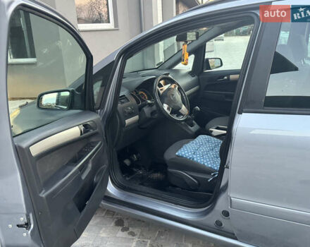 Серый Опель Зафира, объемом двигателя 1.6 л и пробегом 246 тыс. км за 5800 $, фото 15 на Automoto.ua