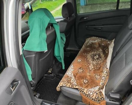 Серый Опель Зафира, объемом двигателя 1.69 л и пробегом 325 тыс. км за 5500 $, фото 2 на Automoto.ua