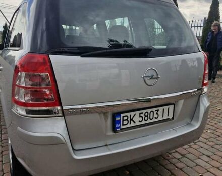 Серый Опель Зафира, объемом двигателя 1.6 л и пробегом 239 тыс. км за 5600 $, фото 2 на Automoto.ua