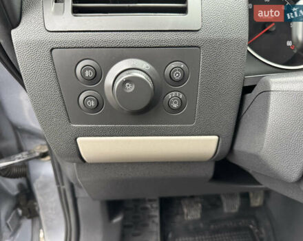 Серый Опель Зафира, объемом двигателя 1.91 л и пробегом 176 тыс. км за 6500 $, фото 49 на Automoto.ua