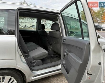 Серый Опель Зафира, объемом двигателя 1.6 л и пробегом 249 тыс. км за 6150 $, фото 25 на Automoto.ua