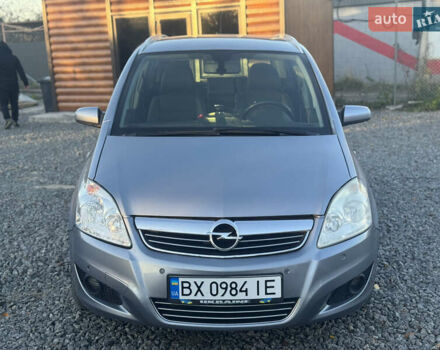 Серый Опель Зафира, объемом двигателя 1.7 л и пробегом 195 тыс. км за 5999 $, фото 1 на Automoto.ua