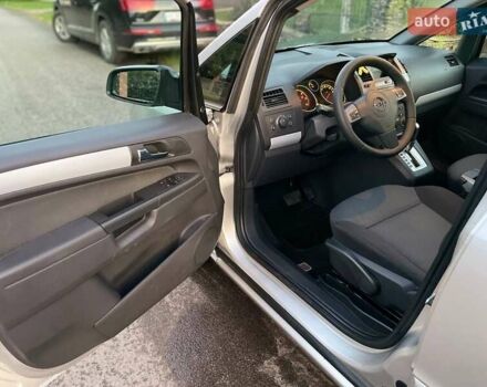 Серый Опель Зафира, объемом двигателя 1.9 л и пробегом 265 тыс. км за 7300 $, фото 6 на Automoto.ua