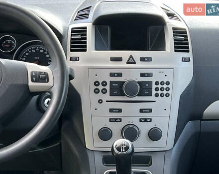 Серый Опель Зафира, объемом двигателя 1.6 л и пробегом 162 тыс. км за 5700 $, фото 55 на Automoto.ua