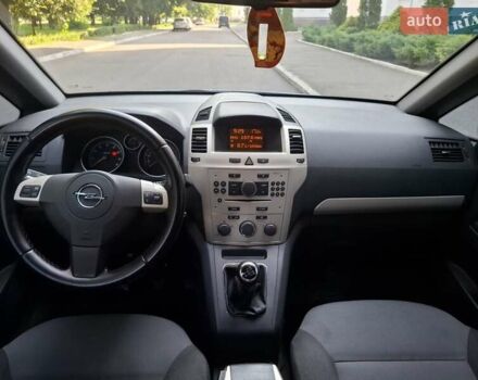 Серый Опель Зафира, объемом двигателя 1.6 л и пробегом 197 тыс. км за 6600 $, фото 11 на Automoto.ua