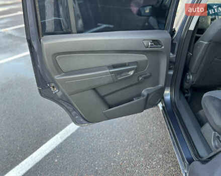 Серый Опель Зафира, объемом двигателя 1.9 л и пробегом 300 тыс. км за 6199 $, фото 10 на Automoto.ua