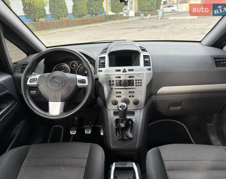Опель Зафіра 2008 у Кривому Розі на Automoto.ua Сірий Опель Зафіра, об'ємом двигуна 2.2 л та пробігом 194 тис. км за 6499 $, фото 13 на Automoto.ua