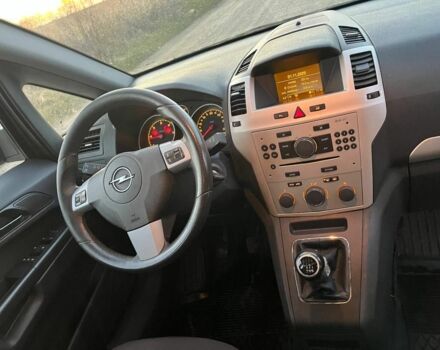 Серый Опель Зафира, объемом двигателя 1.9 л и пробегом 281 тыс. км за 2800 $, фото 13 на Automoto.ua