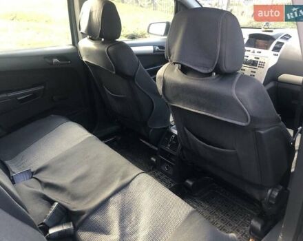 Серый Опель Зафира, объемом двигателя 1.9 л и пробегом 290 тыс. км за 5600 $, фото 4 на Automoto.ua