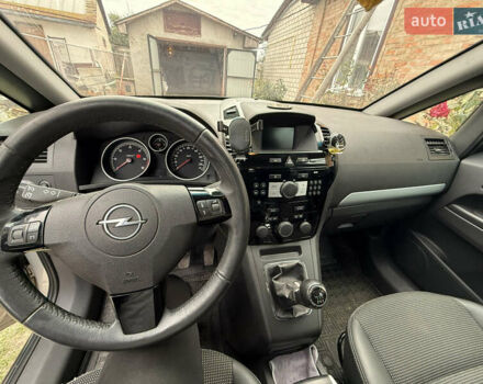 Серый Опель Зафира, объемом двигателя 1.91 л и пробегом 211 тыс. км за 6099 $, фото 3 на Automoto.ua