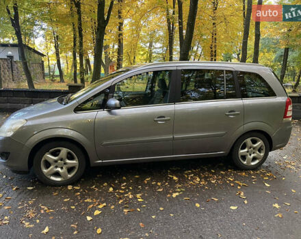 Серый Опель Зафира, объемом двигателя 1.8 л и пробегом 188 тыс. км за 5600 $, фото 4 на Automoto.ua