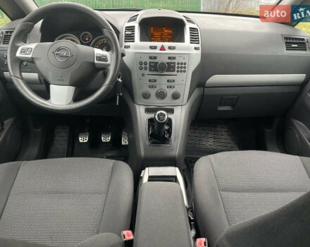 Серый Опель Зафира, объемом двигателя 1.9 л и пробегом 270 тыс. км за 5800 $, фото 12 на Automoto.ua