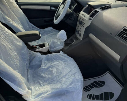 Серый Опель Зафира, объемом двигателя 1.6 л и пробегом 250 тыс. км за 6350 $, фото 2 на Automoto.ua