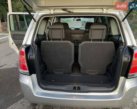 Серый Опель Зафира, объемом двигателя 1.9 л и пробегом 265 тыс. км за 7300 $, фото 11 на Automoto.ua