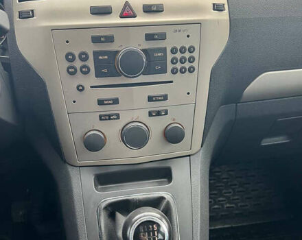 Серый Опель Зафира, объемом двигателя 1.69 л и пробегом 300 тыс. км за 6000 $, фото 11 на Automoto.ua