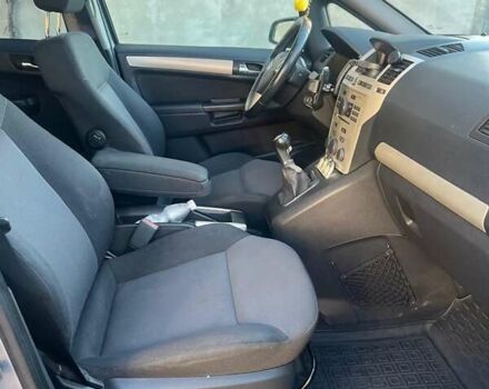 Серый Опель Зафира, объемом двигателя 1.69 л и пробегом 240 тыс. км за 5200 $, фото 7 на Automoto.ua