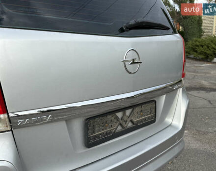 Опель Зафіра 2008 у Кривому Розі на Automoto.ua Сірий Опель Зафіра, об'ємом двигуна 2.2 л та пробігом 194 тис. км за 6499 $, фото 5 на Automoto.ua