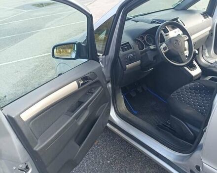 Серый Опель Зафира, объемом двигателя 1.6 л и пробегом 178 тыс. км за 5850 $, фото 7 на Automoto.ua