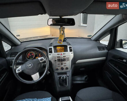 Серый Опель Зафира, объемом двигателя 1.6 л и пробегом 246 тыс. км за 5850 $, фото 11 на Automoto.ua