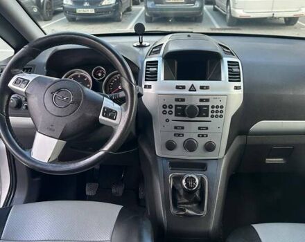 Серый Опель Зафира, объемом двигателя 1.69 л и пробегом 272 тыс. км за 5800 $, фото 6 на Automoto.ua