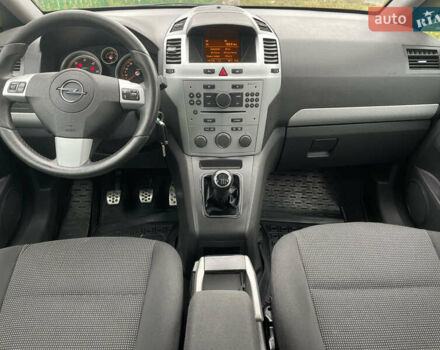Серый Опель Зафира, объемом двигателя 1.9 л и пробегом 270 тыс. км за 5800 $, фото 13 на Automoto.ua