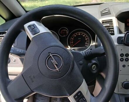 Серый Опель Зафира, объемом двигателя 1.95 л и пробегом 261 тыс. км за 6700 $, фото 60 на Automoto.ua