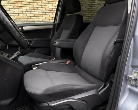 Серый Опель Зафира, объемом двигателя 1.69 л и пробегом 280 тыс. км за 4200 $, фото 25 на Automoto.ua