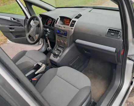 Серый Опель Зафира, объемом двигателя 1.6 л и пробегом 218 тыс. км за 5899 $, фото 20 на Automoto.ua