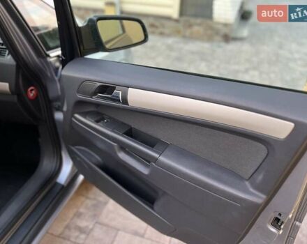 Серый Опель Зафира, объемом двигателя 1.8 л и пробегом 219 тыс. км за 6300 $, фото 23 на Automoto.ua