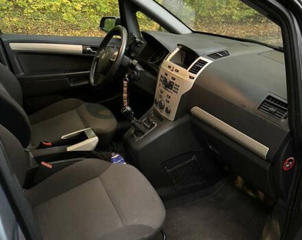 Серый Опель Зафира, объемом двигателя 1.8 л и пробегом 188 тыс. км за 5600 $, фото 5 на Automoto.ua