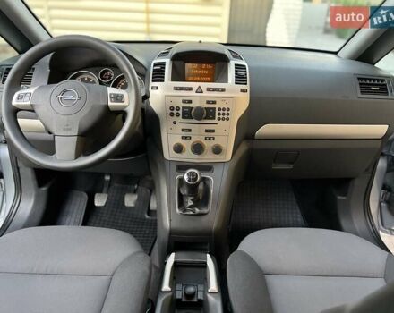 Серый Опель Зафира, объемом двигателя 1.8 л и пробегом 219 тыс. км за 6300 $, фото 26 на Automoto.ua