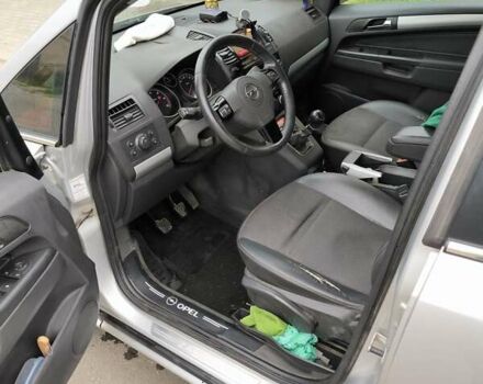 Серый Опель Зафира, объемом двигателя 1.69 л и пробегом 325 тыс. км за 5500 $, фото 6 на Automoto.ua
