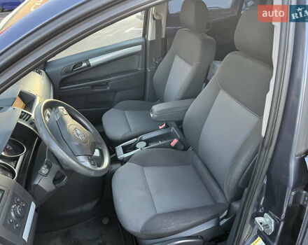 Серый Опель Зафира, объемом двигателя 1.9 л и пробегом 300 тыс. км за 6199 $, фото 8 на Automoto.ua