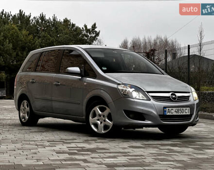 Серый Опель Зафира, объемом двигателя 1.69 л и пробегом 280 тыс. км за 4200 $, фото 1 на Automoto.ua