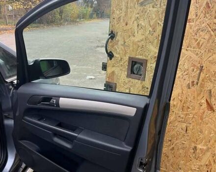 Серый Опель Зафира, объемом двигателя 1.6 л и пробегом 140 тыс. км за 7500 $, фото 12 на Automoto.ua