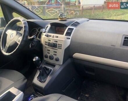 Серый Опель Зафира, объемом двигателя 1.9 л и пробегом 290 тыс. км за 5600 $, фото 3 на Automoto.ua