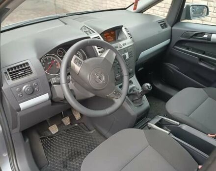 Серый Опель Зафира, объемом двигателя 1.8 л и пробегом 268 тыс. км за 5550 $, фото 4 на Automoto.ua