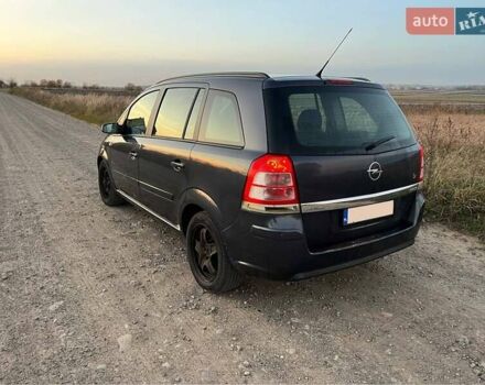 Серый Опель Зафира, объемом двигателя 1.9 л и пробегом 287 тыс. км за 2700 $, фото 6 на Automoto.ua