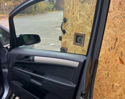 Серый Опель Зафира, объемом двигателя 1.6 л и пробегом 140 тыс. км за 7620 $, фото 11 на Automoto.ua