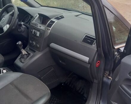 Серый Опель Зафира, объемом двигателя 2 л и пробегом 330 тыс. км за 3300 $, фото 4 на Automoto.ua