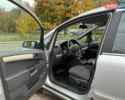 Серый Опель Зафира, объемом двигателя 1.6 л и пробегом 249 тыс. км за 6150 $, фото 4 на Automoto.ua