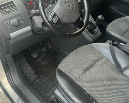 Серый Опель Зафира, объемом двигателя 1.69 л и пробегом 280 тыс. км за 5300 $, фото 7 на Automoto.ua